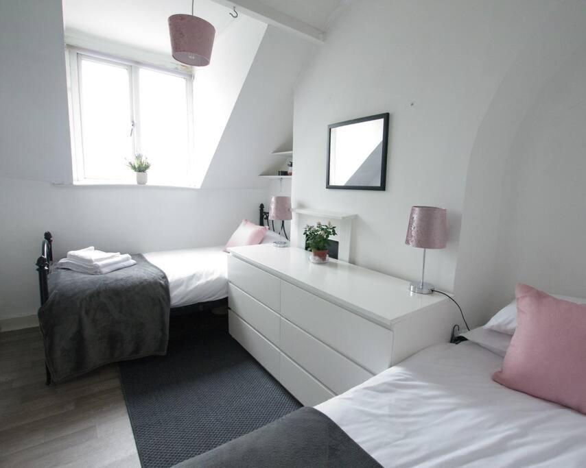 City Centre 4 Bedroom House Winchester Extérieur photo