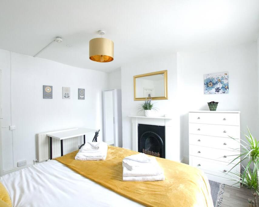 City Centre 4 Bedroom House Winchester Extérieur photo