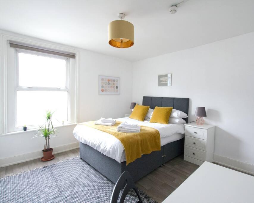 City Centre 4 Bedroom House Winchester Extérieur photo