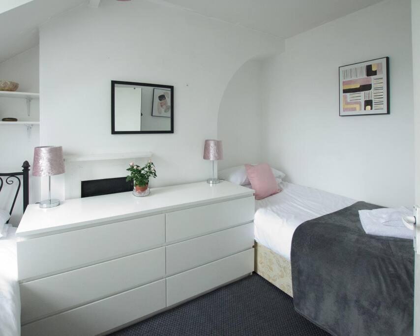 City Centre 4 Bedroom House Winchester Extérieur photo