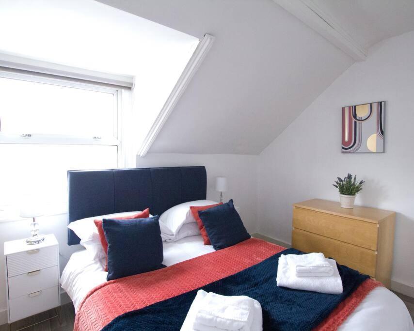 City Centre 4 Bedroom House Winchester Extérieur photo